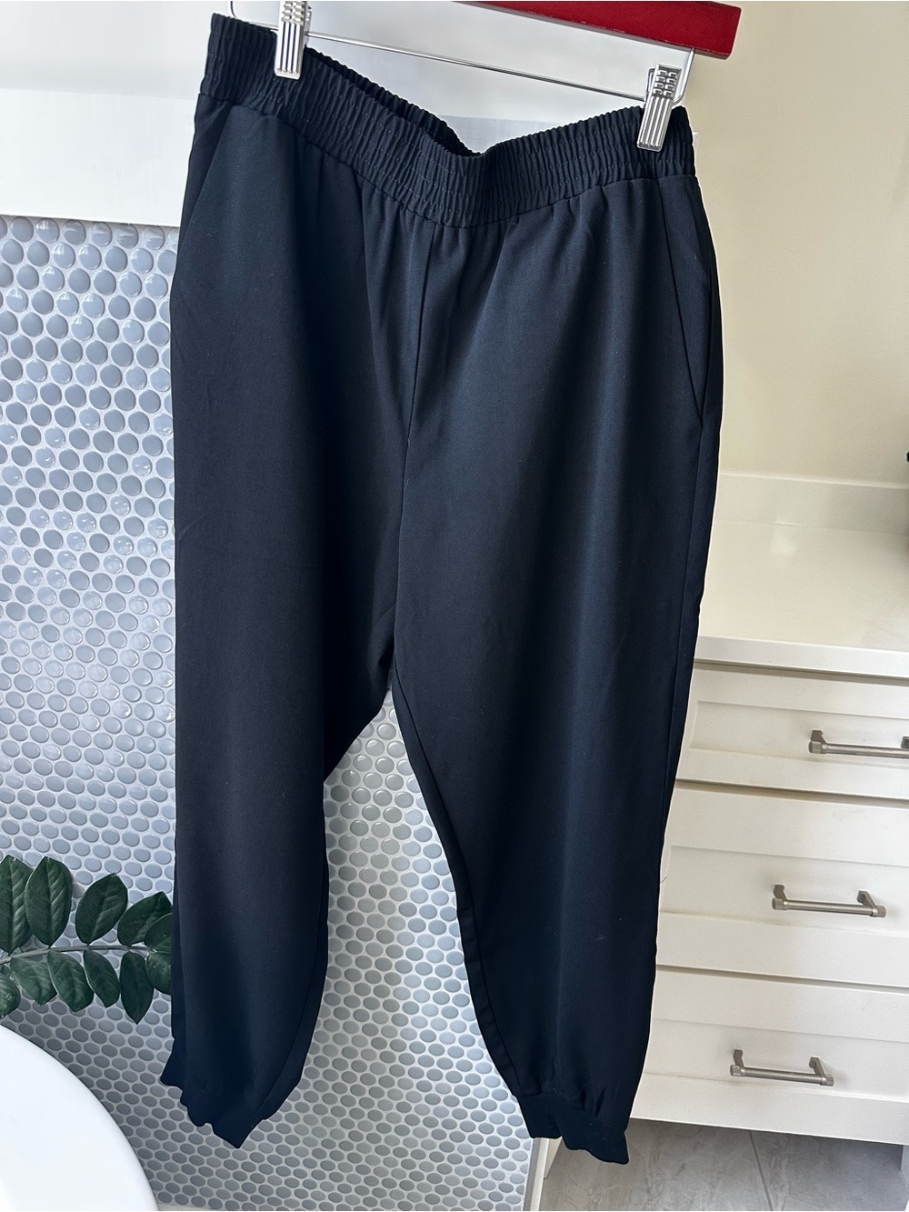 Sanctuary Women’s Black Elastic-Waist Jogger Pants